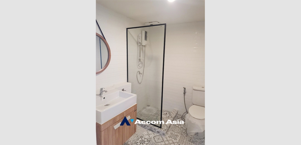 4  Condominium For Sale in Silom ,Bangkok BTS Surasak at Nusa State Tower AA34926
