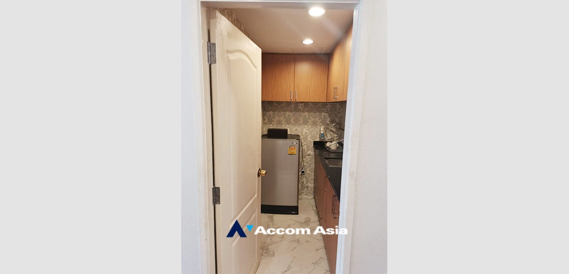  1  Condominium For Sale in Silom ,Bangkok BTS Surasak at Nusa State Tower AA34936