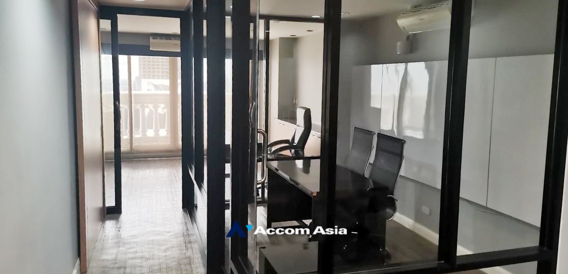7  Condominium For Sale in Silom ,Bangkok BTS Surasak at Nusa State Tower AA34937