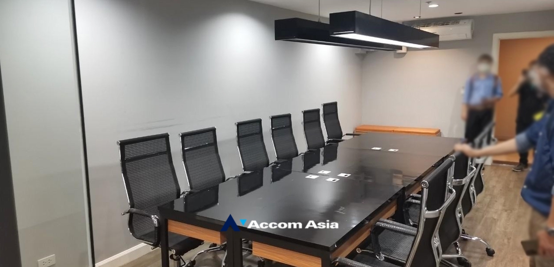  1  Condominium For Sale in Silom ,Bangkok BTS Surasak at Nusa State Tower AA34937