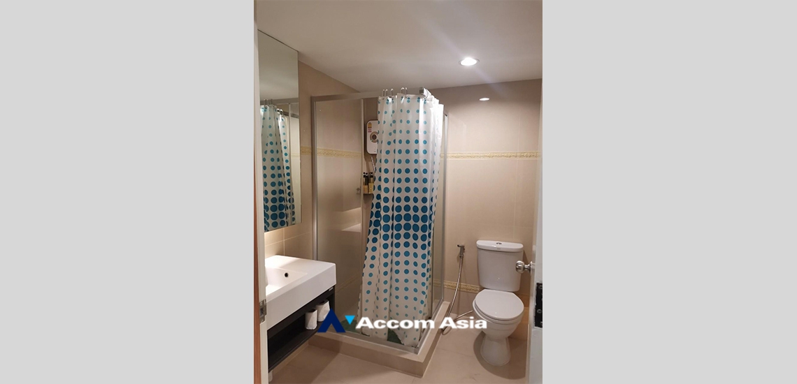 5  1 br Condominium For Sale in Silom ,Bangkok BTS Surasak at Nusa State Tower AA34938