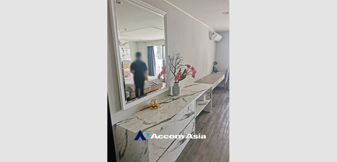  1  1 br Condominium For Sale in Silom ,Bangkok BTS Surasak at Nusa State Tower AA34939