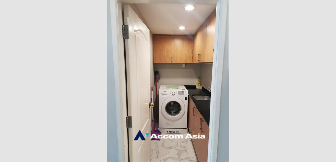 4  1 br Condominium For Sale in Silom ,Bangkok BTS Surasak at Nusa State Tower AA34939