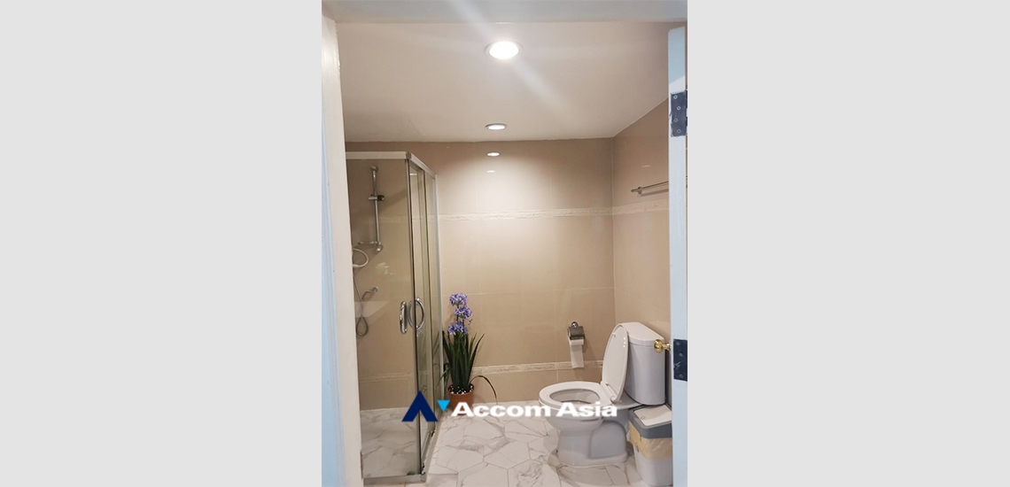 5  1 br Condominium For Sale in Silom ,Bangkok BTS Surasak at Nusa State Tower AA34939