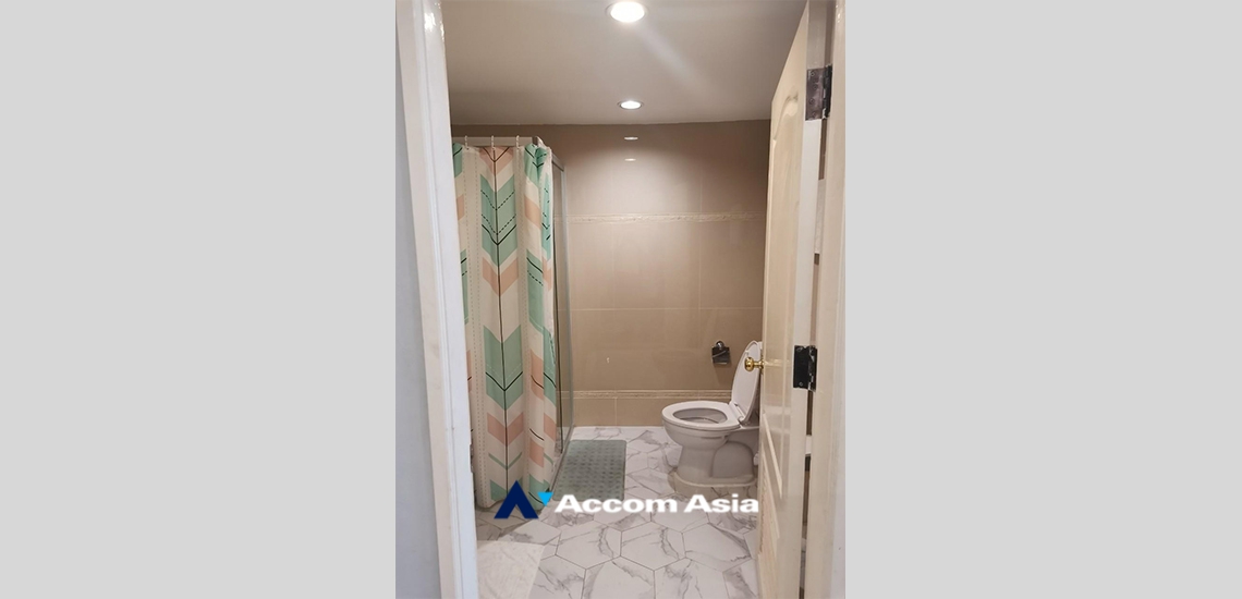 5  1 br Condominium For Sale in Silom ,Bangkok BTS Surasak at Nusa State Tower AA34940
