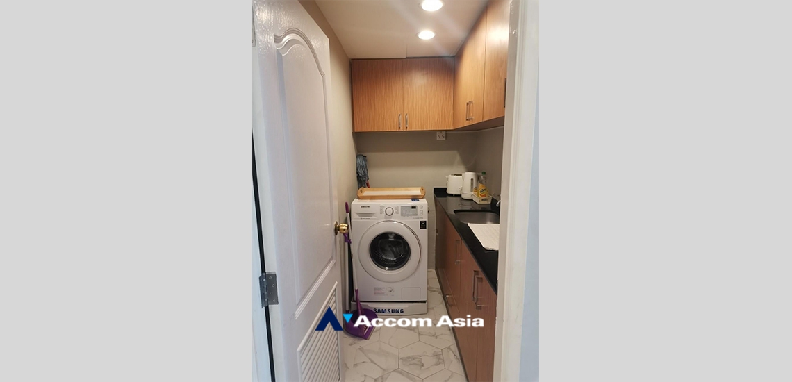4  1 br Condominium For Sale in Silom ,Bangkok BTS Surasak at Nusa State Tower AA34940