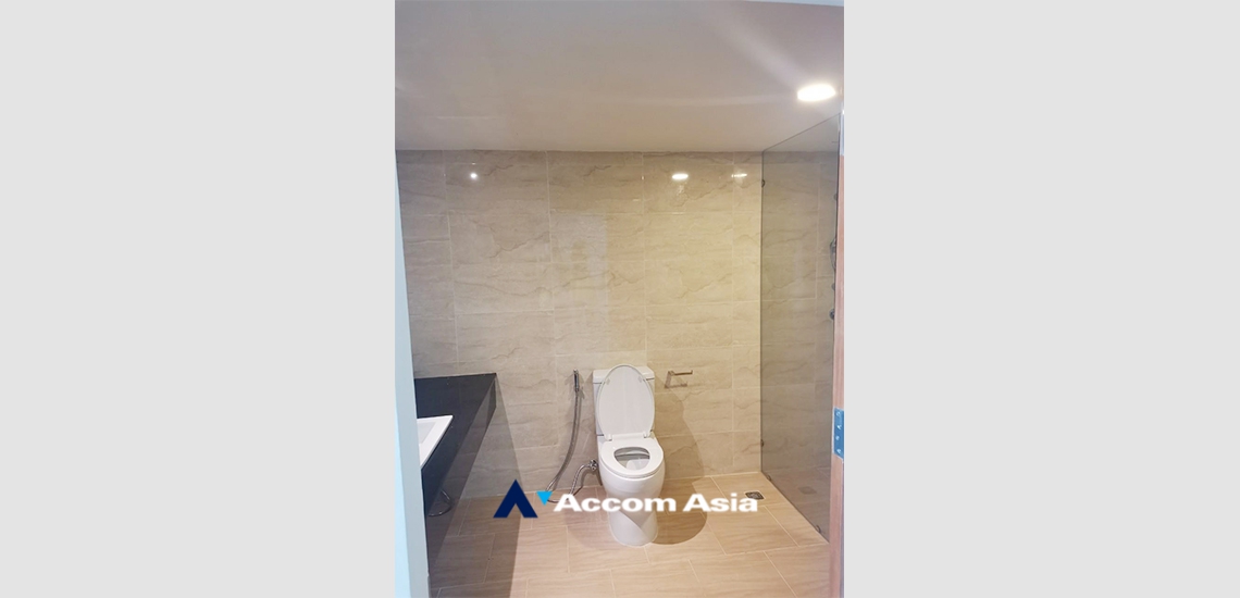 4  1 br Condominium For Sale in Silom ,Bangkok BTS Surasak at Nusa State Tower AA34942