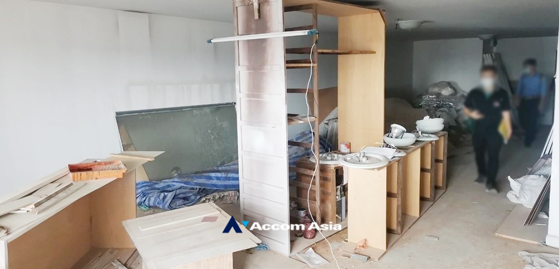  2  Condominium For Sale in Silom ,Bangkok BTS Surasak at Nusa State Tower AA34945