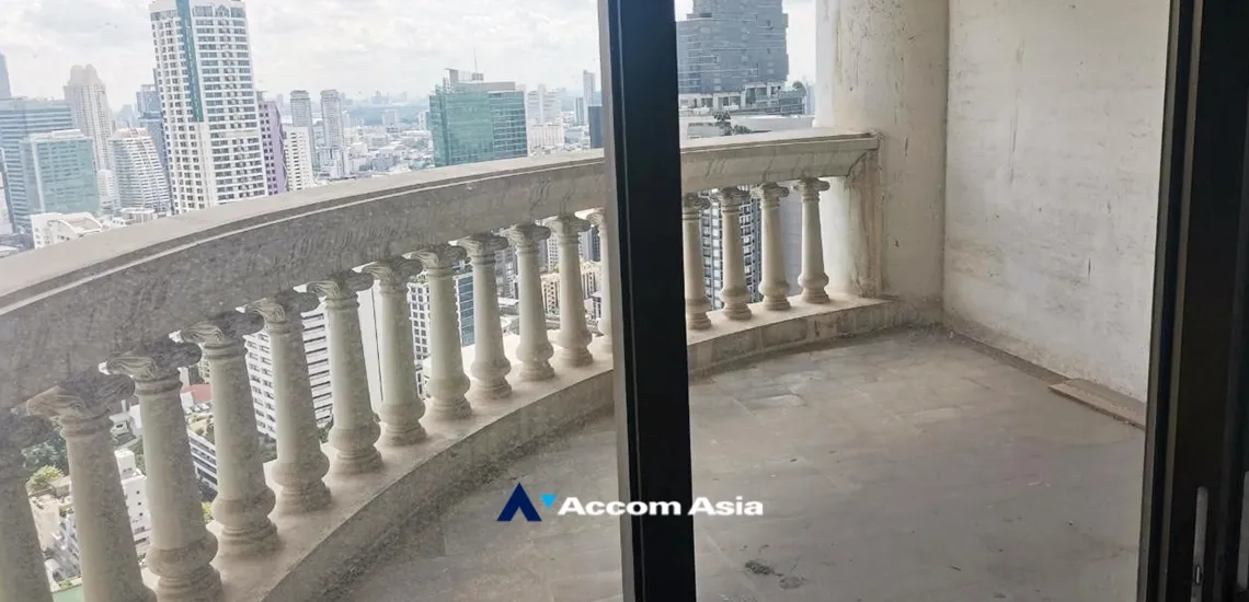 unitlebua at State Tower