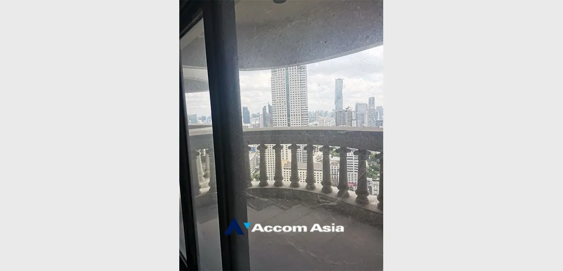 unitlebua at State Tower