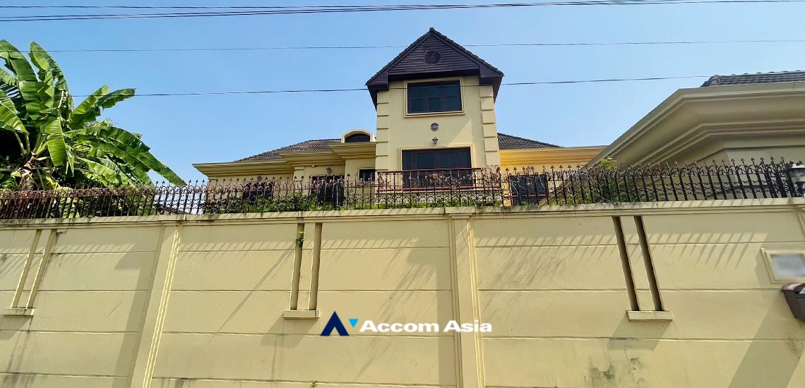  2  5 br House For Rent in Sukhumvit ,Bangkok BTS Ekkamai AA34960