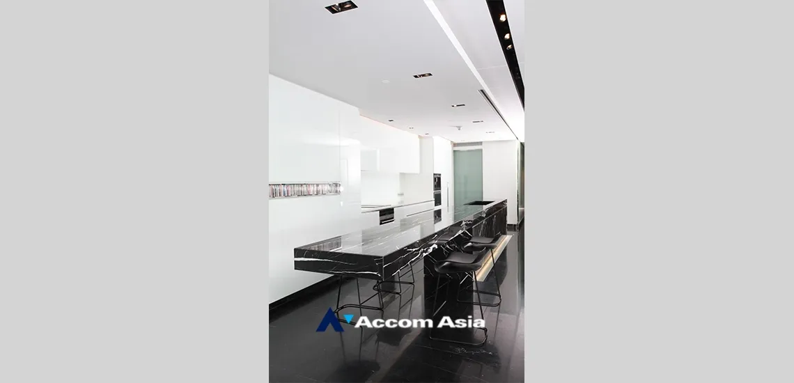 4  3 br Condominium For Sale in Ploenchit ,Bangkok BTS Ratchadamri at The St. Regis Bangkok (Residences) AA34990