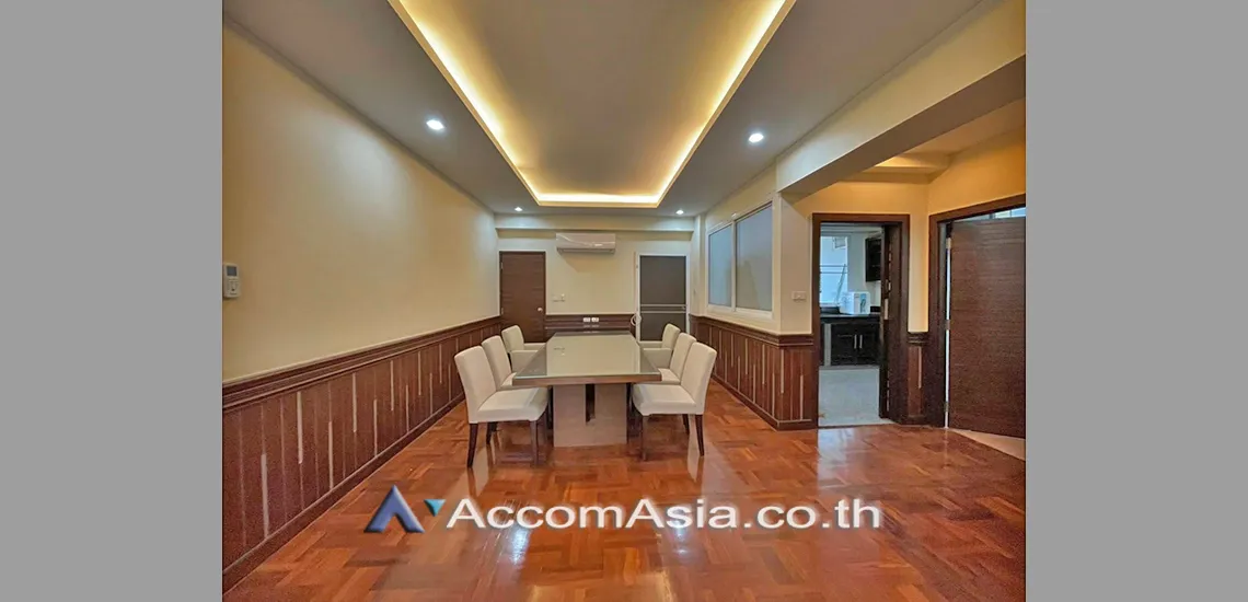 unit 3 Bedrooms  Condominium For Rent in Sukhumvit, Bangkok  near BTS Phrom Phong (24923)
