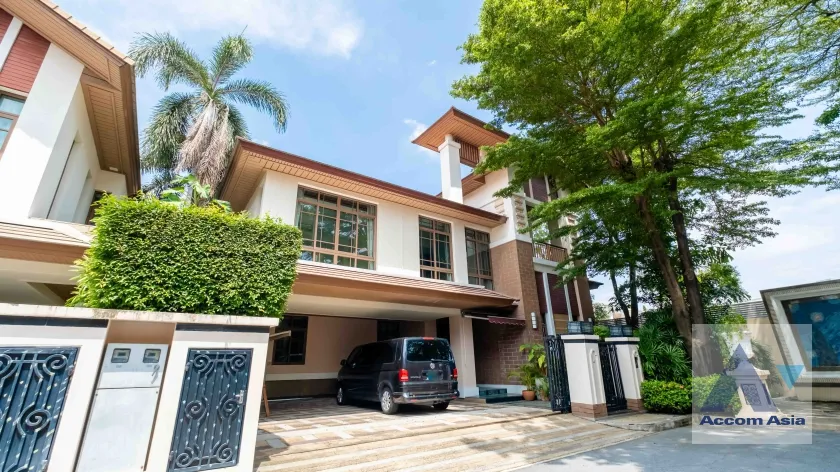 unit 4 Bedrooms  House For Rent in Sukhumvit, Bangkok  near BTS Phra khanong (AA35025)