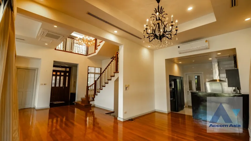 unit 4 Bedrooms  House For Rent in Sukhumvit, Bangkok  near BTS Phra khanong (AA35025)