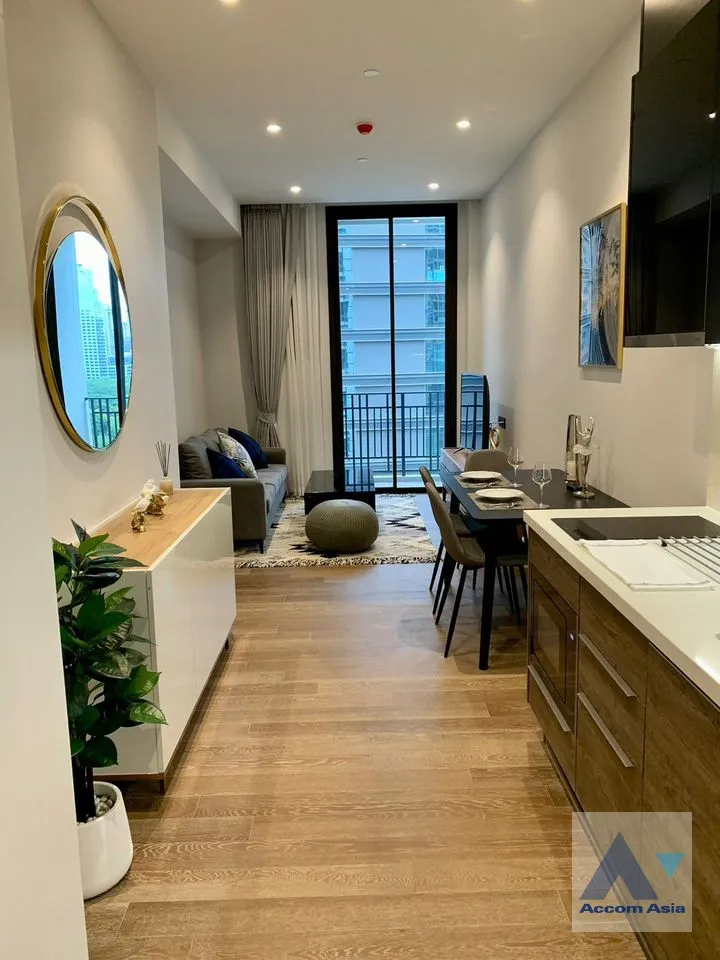 Fully Furnished |  MUNIQ Langsuan Condominium  1 Bedroom for Sale & Rent BTS Ploenchit in Ploenchit Bangkok