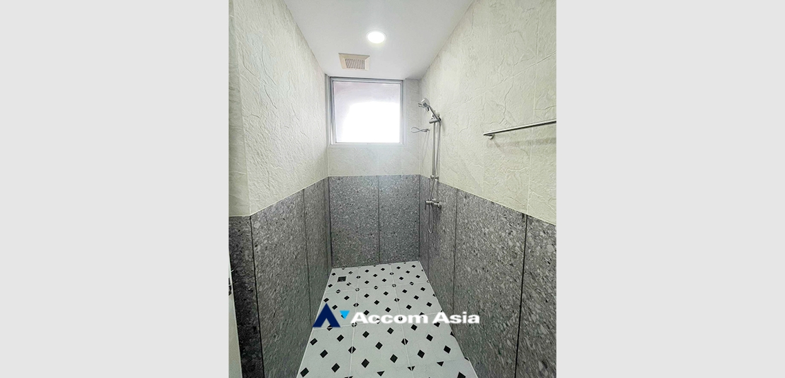 5  2 br Condominium For Sale in Phaholyothin ,Bangkok BTS Phaya Thai at Pathumwan Resort AA35036