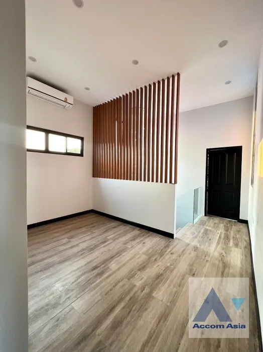 4  4 br House For Sale in Bang Na ,Bangkok  at Bangna Villa : House in Compound AA35043