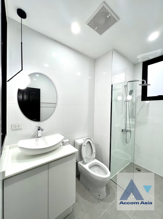 7  4 br House For Sale in Bang Na ,Bangkok  at Bangna Villa : House in Compound AA35043