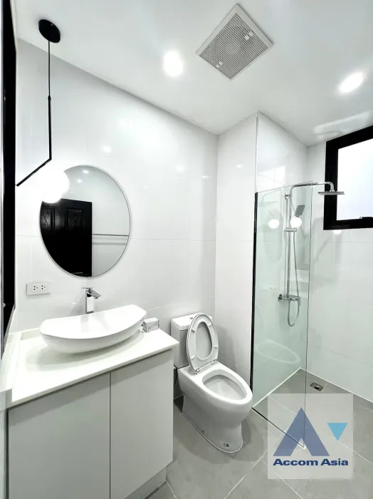7  4 br House For Sale in Bang Na ,Bangkok  at Bangna Villa : House in Compound AA35043