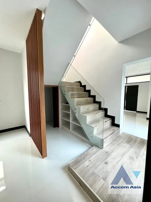 unit 4 Bedrooms  House For Sale in Bang Na, Bangkok  (AA35043)