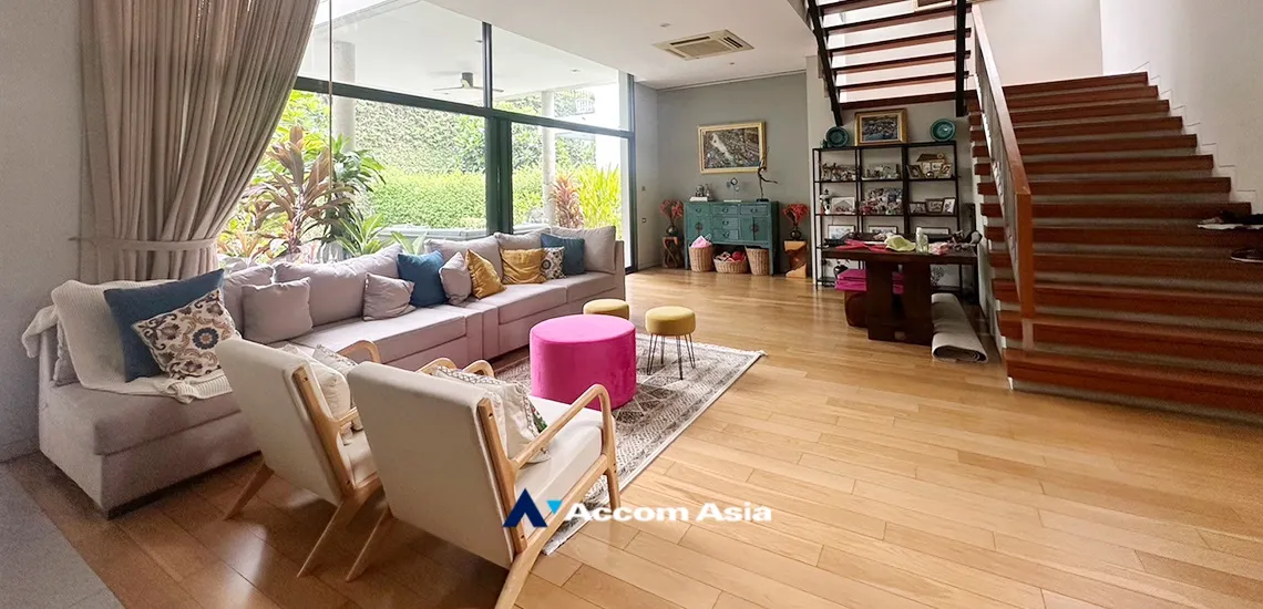 unit 4 Bedrooms  House For Rent & Sale in Sukhumvit, Bangkok  near BTS Phrom Phong (AA35061)