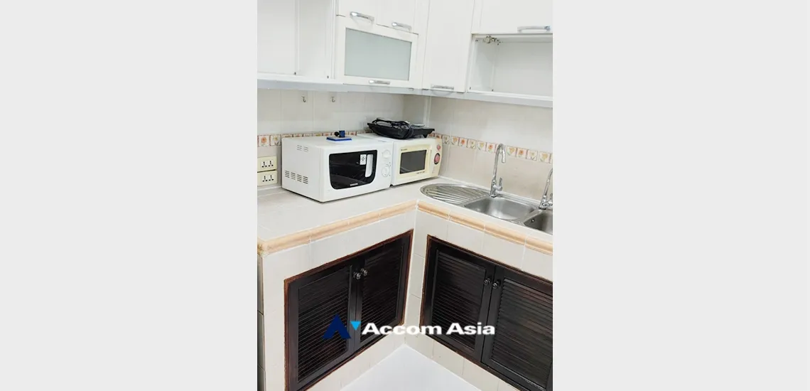 unit 3 Bedrooms  House For Rent & Sale in Sukhumvit, Bangkok  near BTS Phra khanong (AA35079)