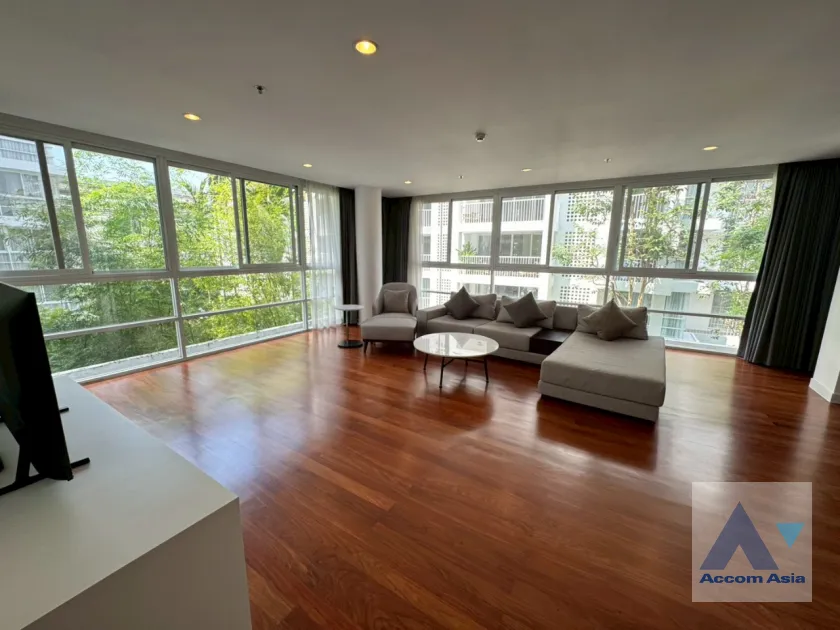 unit 3 Bedrooms  Apartment For Rent in Sukhumvit, Bangkok  near BTS Ekkamai (AA35093)