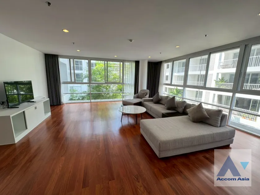 unit 3 Bedrooms  Apartment For Rent in Sukhumvit, Bangkok  near BTS Ekkamai (AA35093)