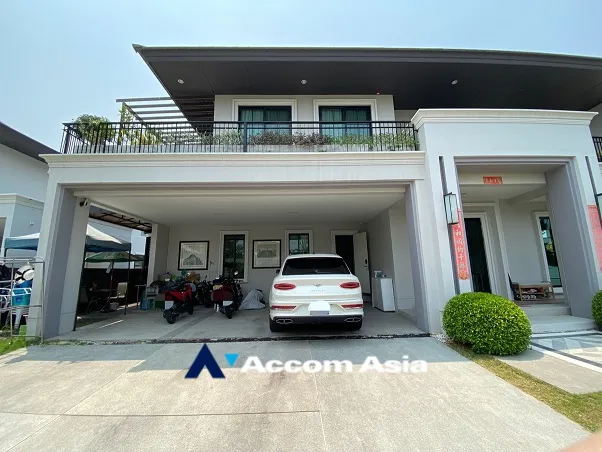 unit 6 Bedrooms  House For Sale in Pattanakarn, Bangkok  near ARL Hua Mak (AA35095)