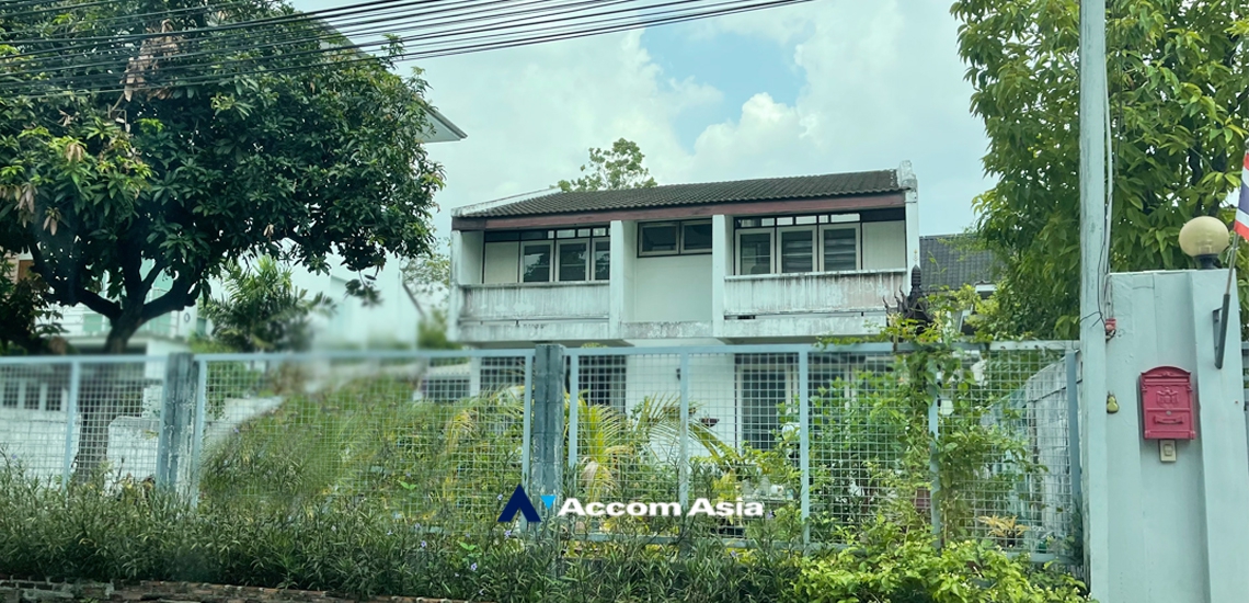  2  4 br House For Sale in Sukhumvit ,Bangkok BTS Ekkamai AA35107