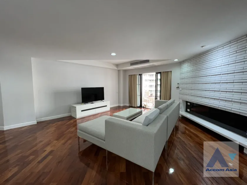 unit 3 Bedrooms  Apartment For Rent in Sukhumvit, Bangkok  near BTS Asok - MRT Sukhumvit (AA35152)