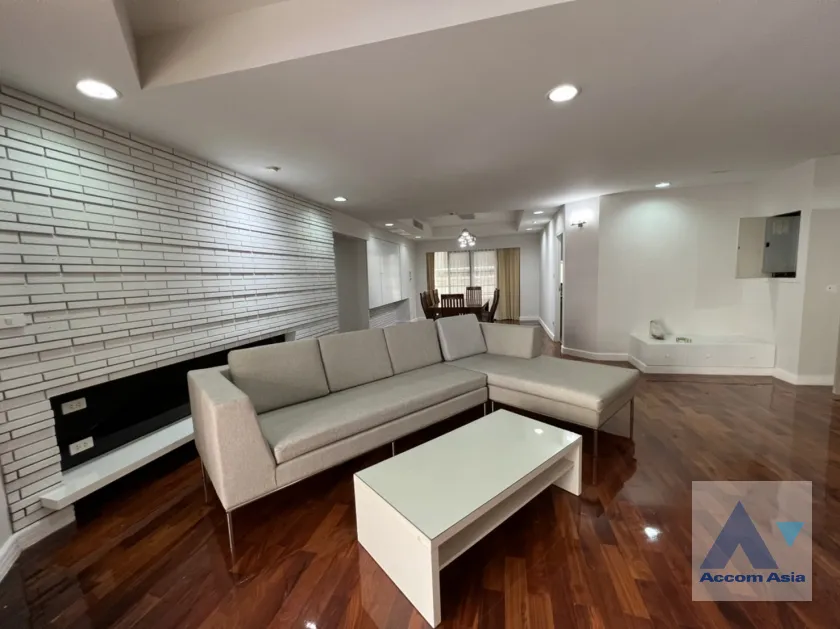 unit 3 Bedrooms  Apartment For Rent in Sukhumvit, Bangkok  near BTS Asok - MRT Sukhumvit (AA35152)