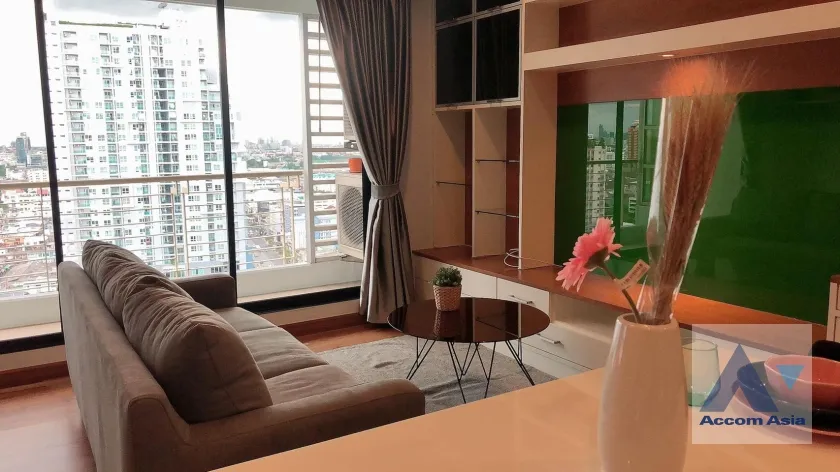 unit 1 Bedroom  Condominium For Sale in Ploenchit, Bangkok  near BTS Ratchathewi (AA35155)