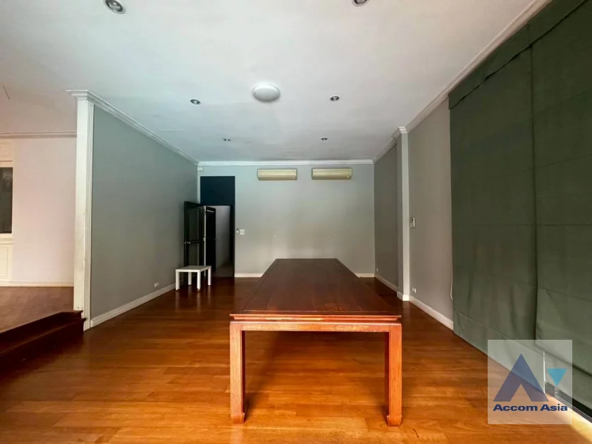 32  5 br House For Rent in Pattanakarn ,Bangkok BTS On Nut at Panya Pattanakarn Village 54937