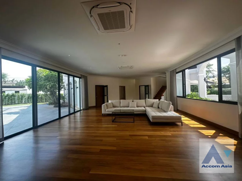 unitPet friendly |  5 Bedrooms  House For Rent in Pattanakarn, Bangkok  near BTS On Nut (54937)