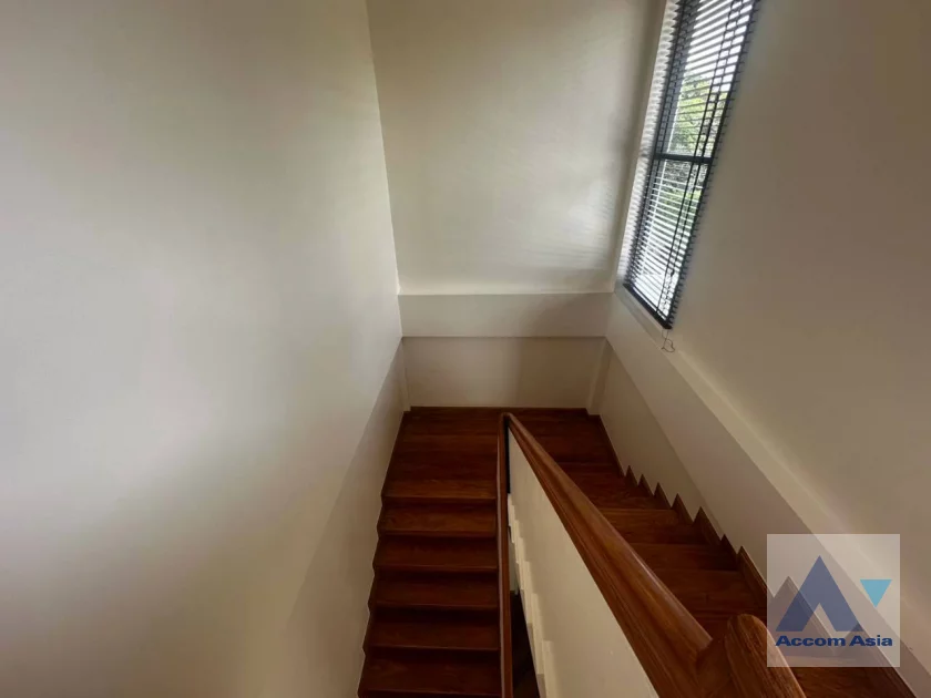 12  5 br House For Rent in Pattanakarn ,Bangkok BTS On Nut at Panya Pattanakarn Village 54937