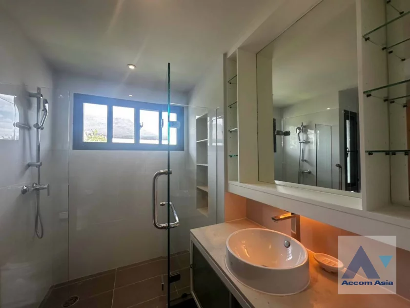 28  5 br House For Rent in Pattanakarn ,Bangkok BTS On Nut at Panya Pattanakarn Village 54937