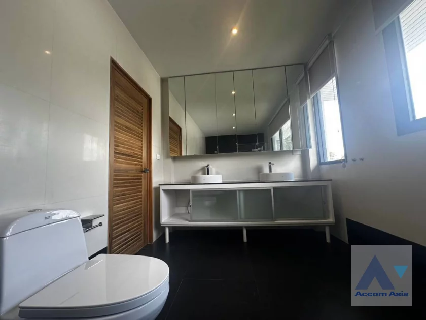 32  5 br House For Rent in Pattanakarn ,Bangkok BTS On Nut at Panya Pattanakarn Village 54937