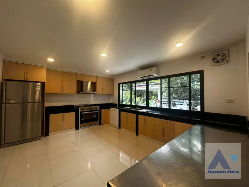 10  5 br House For Rent in Pattanakarn ,Bangkok BTS On Nut at Panya Pattanakarn Village 54937