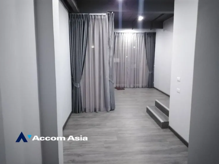 unitPet friendly |  4 Bedrooms  Townhouse For Rent in Pattanakarn, Bangkok  near BTS On Nut (AA35162)
