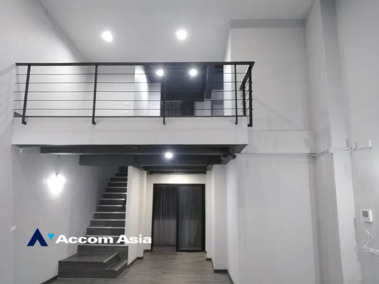 unitPet friendly |  4 Bedrooms  Townhouse For Rent in Pattanakarn, Bangkok  near BTS On Nut (AA35162)