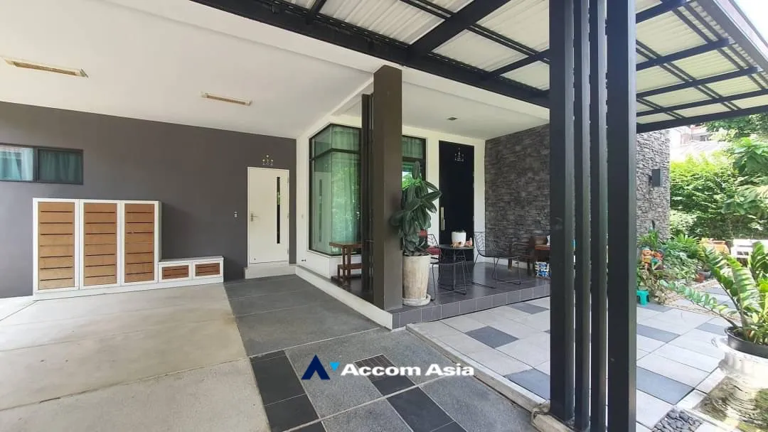 unit 4 Bedrooms  House For Rent & Sale in Pattanakarn, Bangkok  near ARL Ban Thap Chang (AA35176)