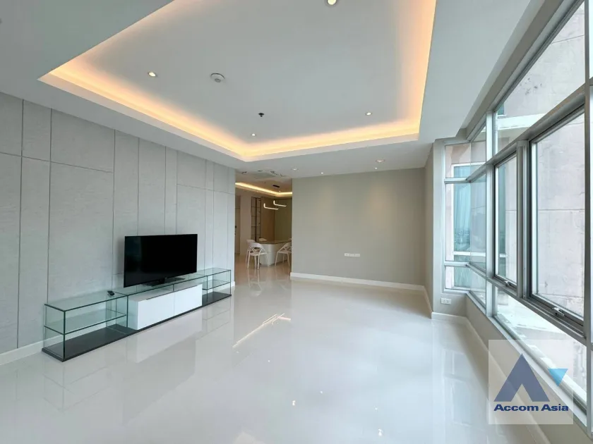 unit 3 Bedrooms  Condominium For Rent in Ploenchit, Bangkok  near BTS Chitlom (AA35190)