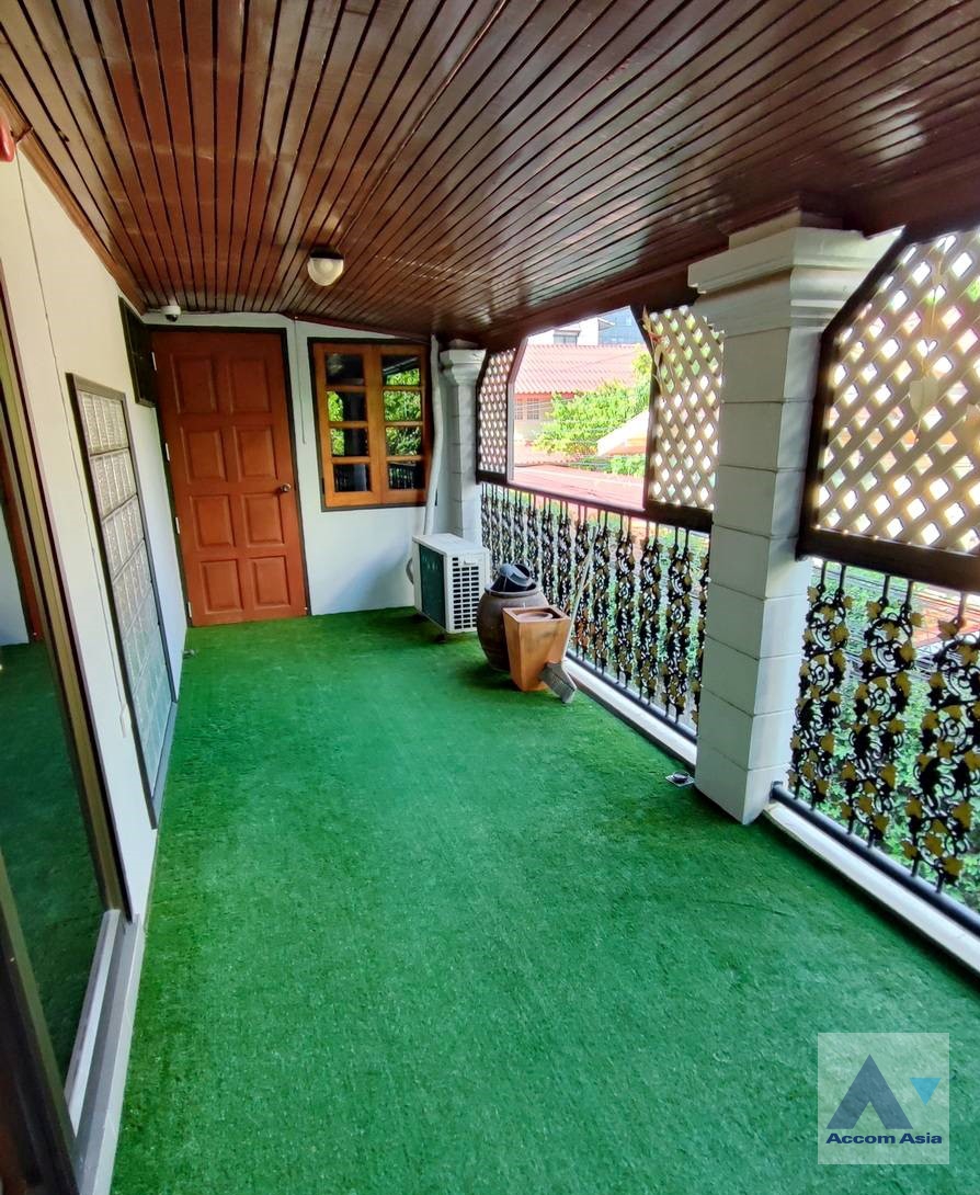 12  3 br Townhouse For Rent in Sukhumvit ,Bangkok BTS Thong Lo AA35220