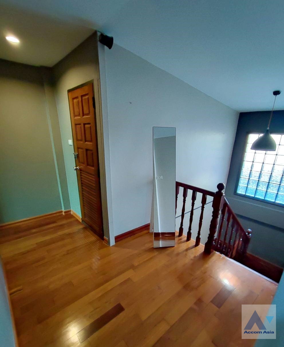 9  3 br Townhouse For Rent in Sukhumvit ,Bangkok BTS Thong Lo AA35220