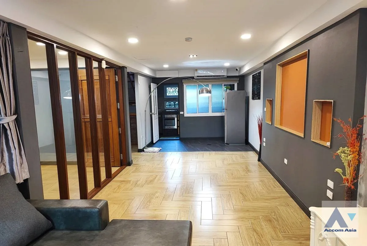  1  3 br Townhouse For Rent in Sukhumvit ,Bangkok BTS Thong Lo AA35220