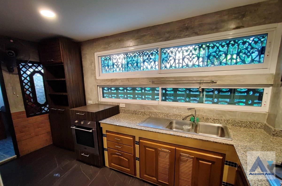 4  3 br Townhouse For Rent in Sukhumvit ,Bangkok BTS Thong Lo AA35220