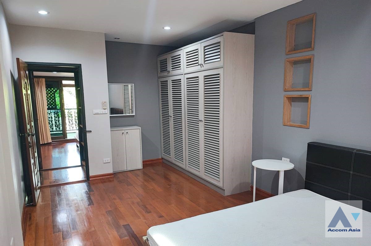 11  3 br Townhouse For Rent in Sukhumvit ,Bangkok BTS Thong Lo AA35220