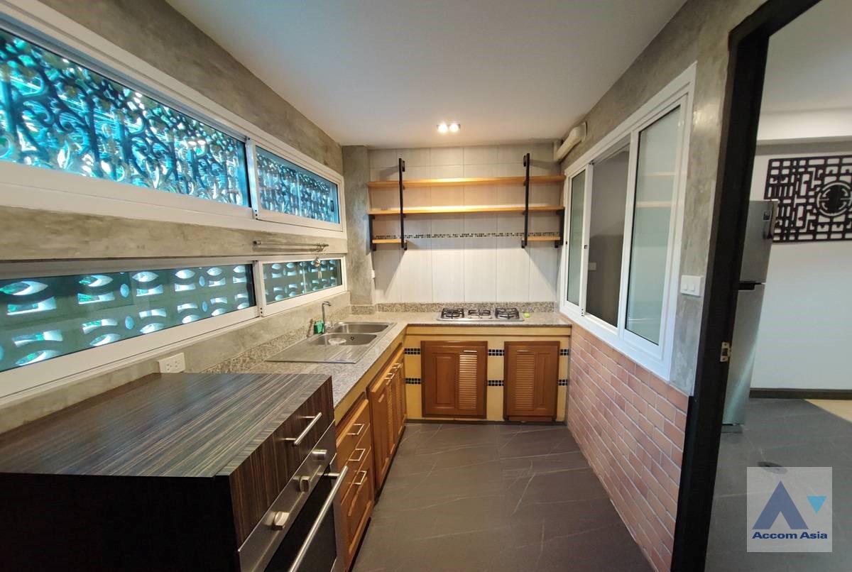 5  3 br Townhouse For Rent in Sukhumvit ,Bangkok BTS Thong Lo AA35220